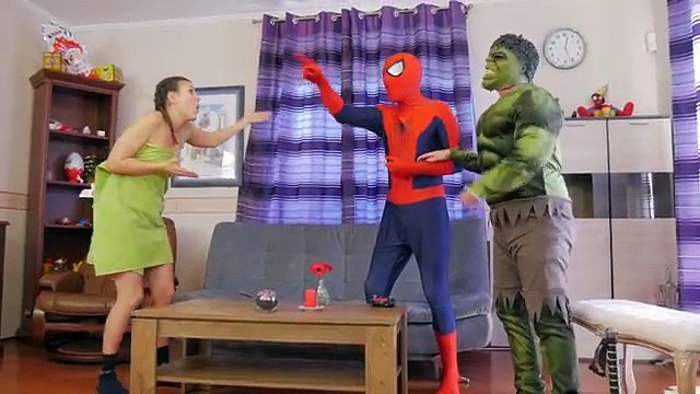Elsa Cook Pancake Spiderman FAIL HURT HAND! w/ Frozen Anna Spidergirl FUN IRL Superhero in