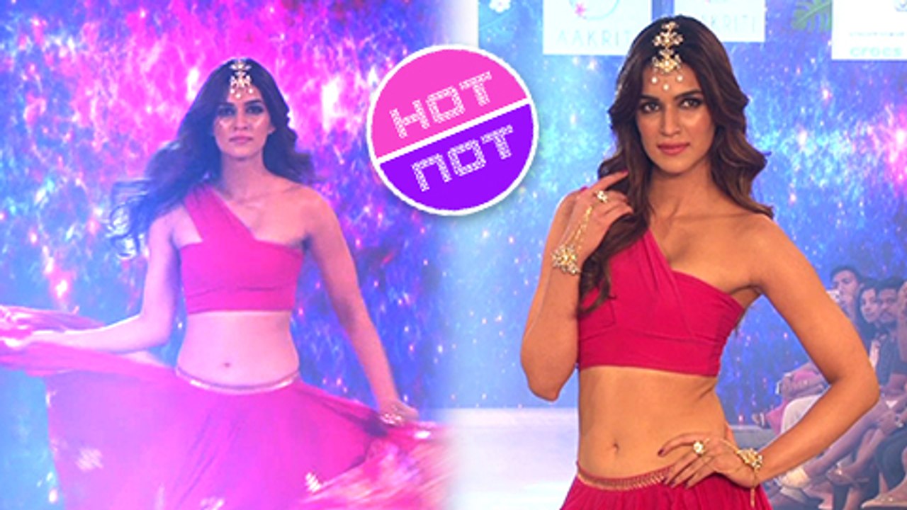 Kriti Sanon Shows Off Sexy Abs, Walks Ramp For IBFW India Beach Fashion Week 2017