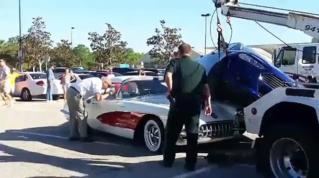 Cette voiture est garée sur Corvette de collection au Parking !