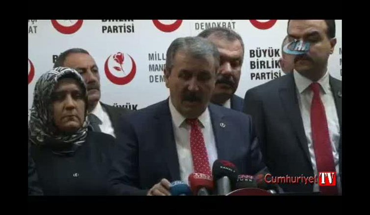 'Evet' açıklaması öncesi medyaya tepki: BBP Genel Başkanı Mustafa Destici mikrofonu indirdi