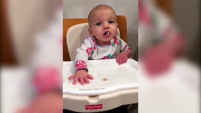 Quand ton bébé fait un truc de fou avec son cheerios... Dingue