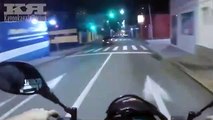 Ce motard trop content d'avoir que des feux verts va mal finir... Crash