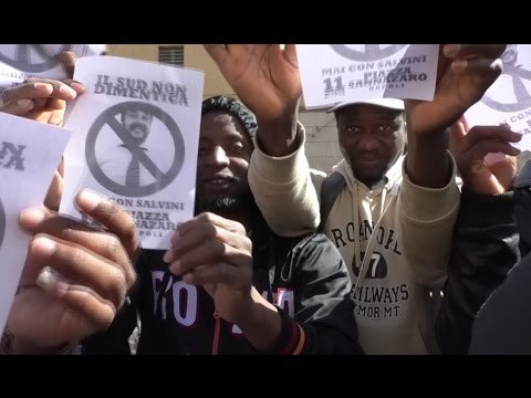 Napoli - Permessi di soggiorno bloccati, protestano gli immigrati: Mai con Salvini (09.03.17)