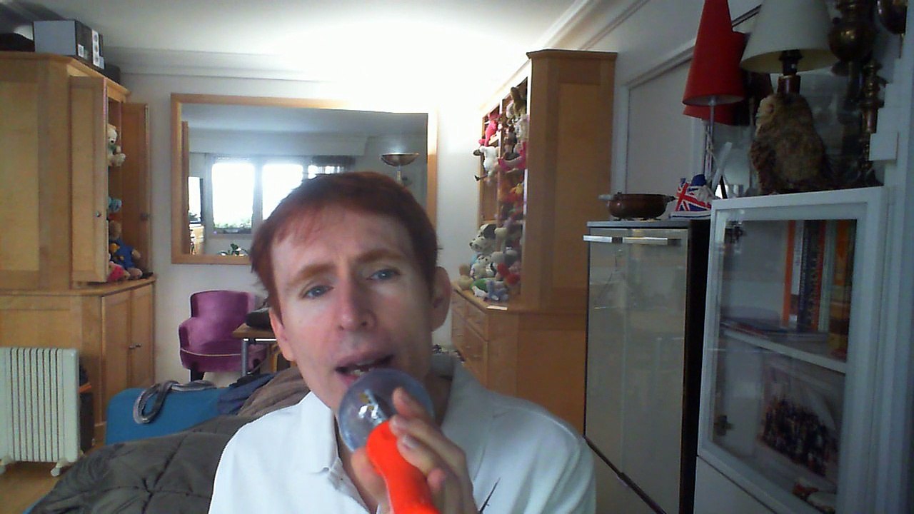 Wiwi égratigne "why should i love you" de Des'Ree