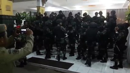 Ahok Kaget, Satu Peleton Tentara Kepung Balai Kota DKI untuk Yel Yel