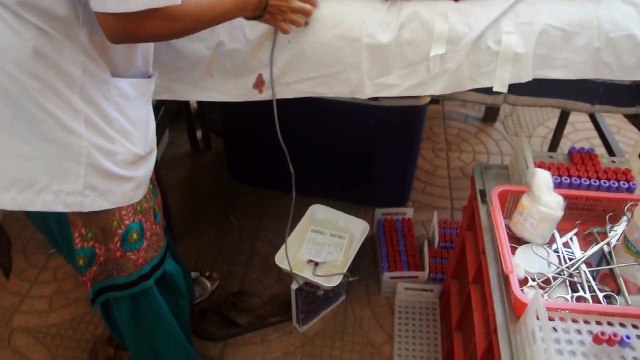 Shraddhawans donating blood during the Blood Donation Camp 2014 organized by SAUF - 2