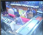 Live Video of Woman Theft Mobile Phone Caught in CCTV Camera Footage From Jhansi