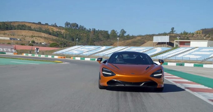 La supercar McLaren 720S embarque un moteur V8 4 litres biturbo de 720 ch