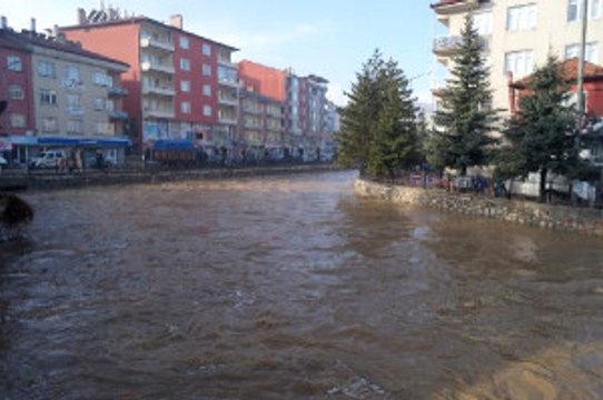 Çarşamba Çayı Taşma Noktasına Geldi, Halk Tedirgin