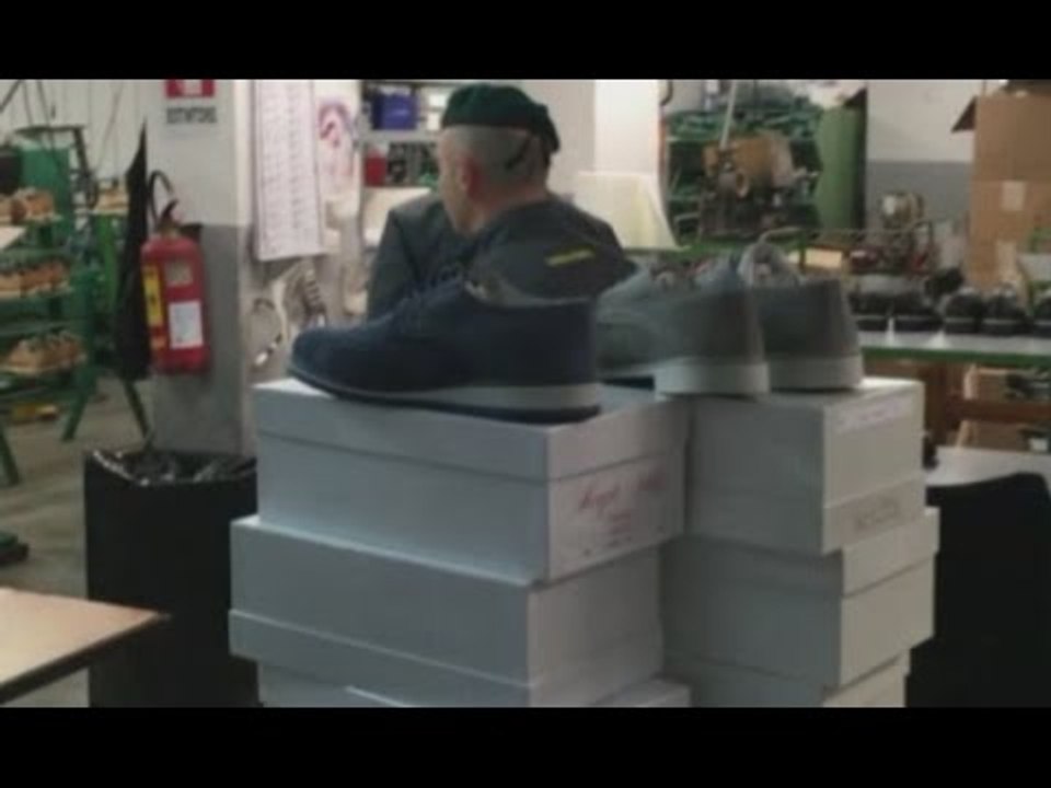 Sant'Arpino (CE) - Illeciti ambientali e lavoro nero, sequestrata fabbrica di scarpe (10.03.17)