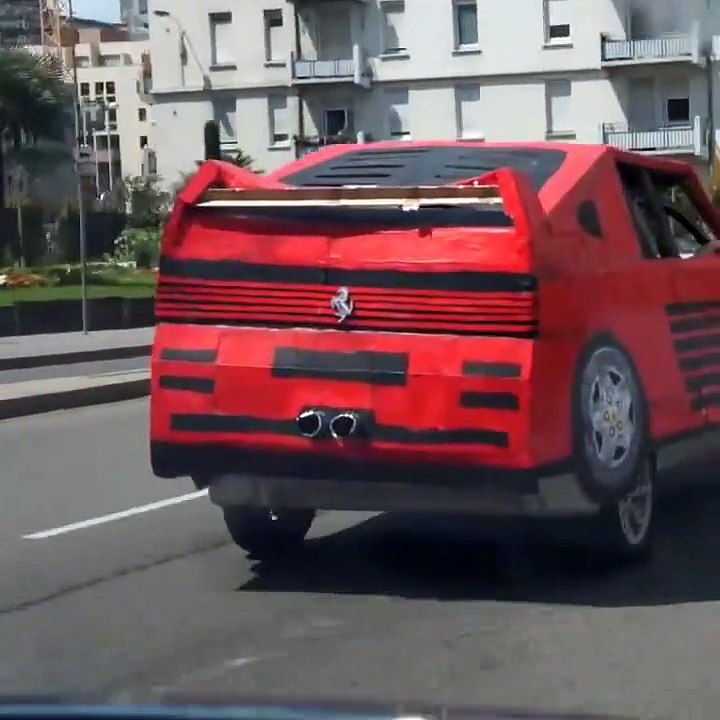 Il roule en Ferrari et réalise son rêve, enfin presque...