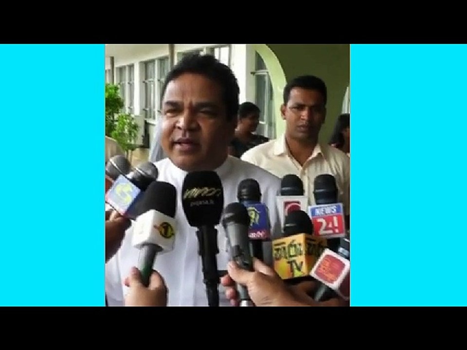 බන්දුල දැන් වයසයි.....නට් බුරුල් වෙලා...ඒකාබද්ධ විපක්ෂයේ ටොම් පචයා කියා චරිත සහතිකයක්