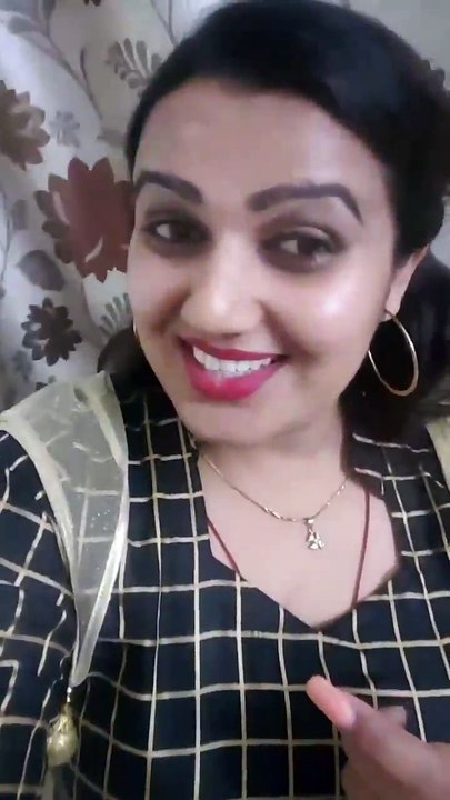 Pinky Mogay Wali kia kehti hai ek bar zaror sunen