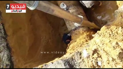 إصلاح كسر ماسورة مياه بمحور النصر فى التقاطع مع عباس العقاد