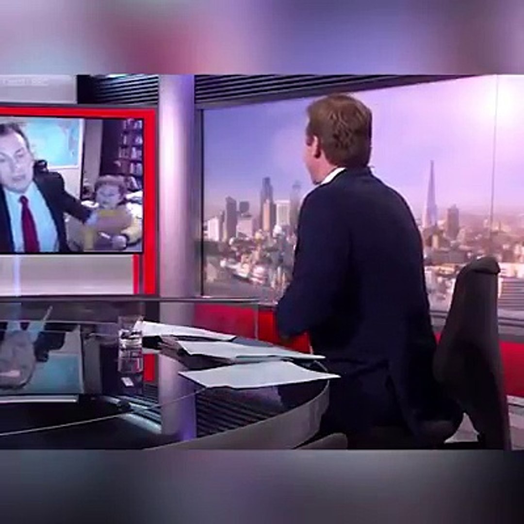 Des enfants interrompent une interview en direct avec la BBC