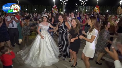 Gelin ve arkadaşlarından güzel bir düğün