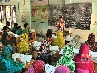 নিয়মিত বিদ্যালয়ে না আসায় প্রধান শিক্ষককে চেনেই না শিক্ষার্থীরা