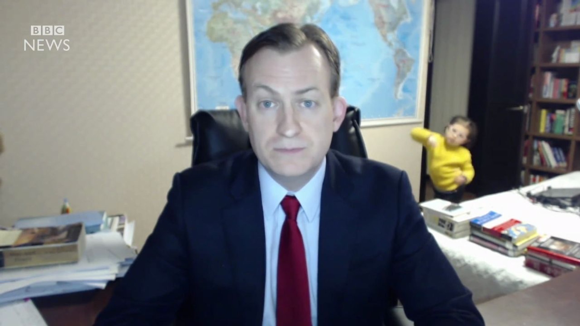 Un papa videobombé par ses enfants pendant un direct (BBC)