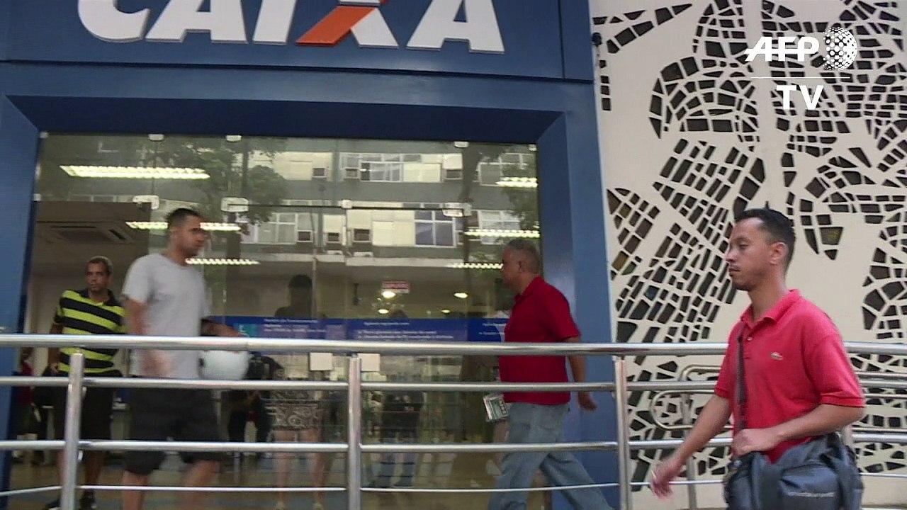 Primeiro dia de saque de contas do FGTS tem filas