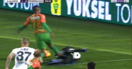 Alanyasporlu Futbolcular, Fernandes'in Pozisyonunda Penaltı İtirazı Yaptı