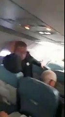 فيديو العركة في الطائرة التي تسببت في تعليق رحلات الخطوط التونسية