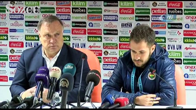 Advocaat’ın basın toplantısında gerginlik
