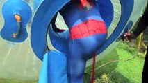 Человек-паук против ВЕНОМА и мячиками! Супергерой смешной фильм в реальной жизни
