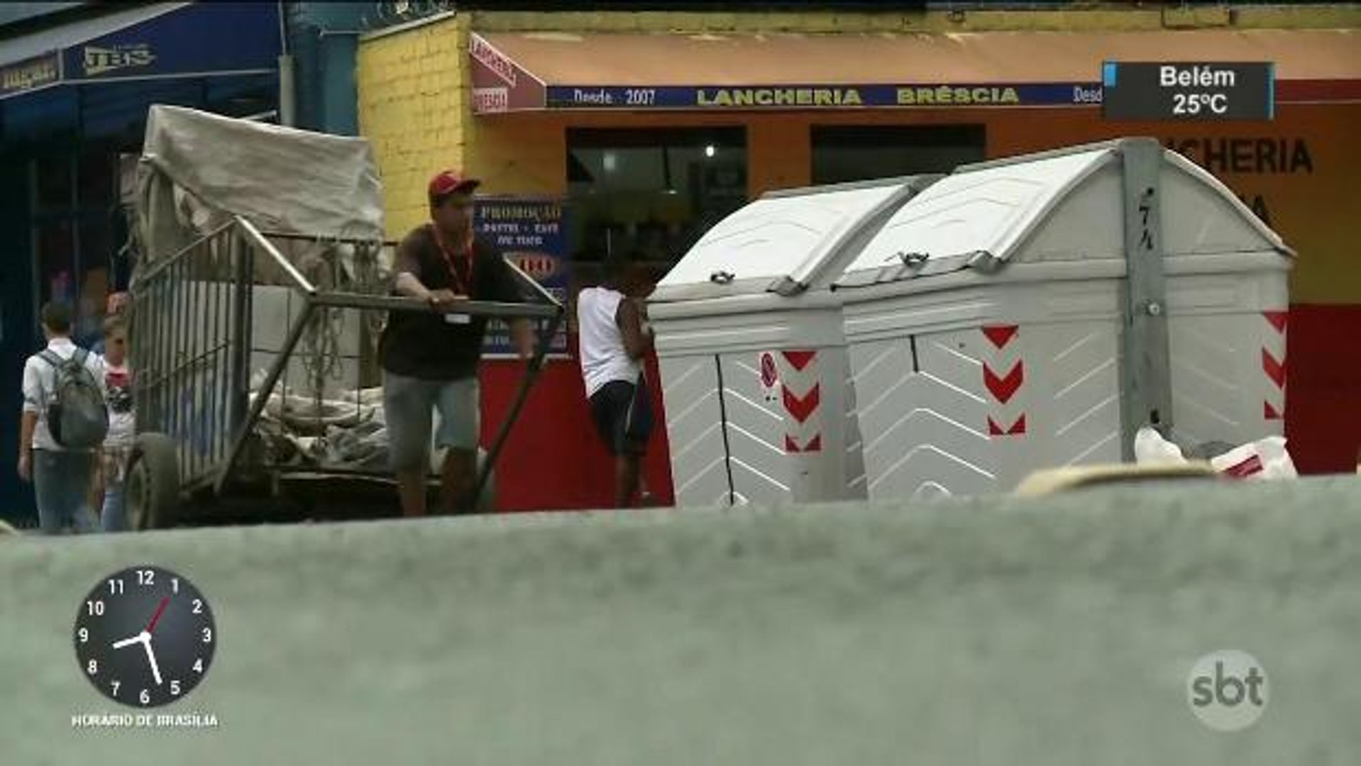 Catadores de lixo reciclável estão proibidos de circular com carrinhos