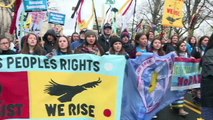 Indígenas estadounidenses protestan contra oleoducto