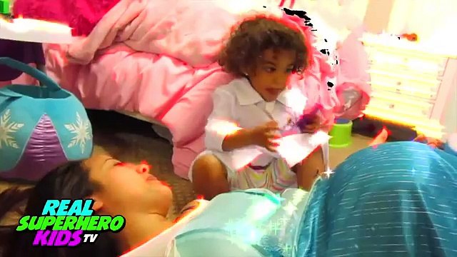 DOC MCSTUFFINS CHECK UP GIVES PREGNANT FROZEN ELSA SURGERY + A SHOT IRL!