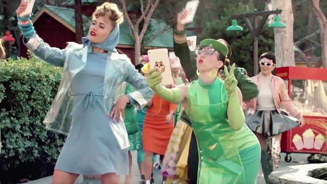 5 OMG Moments from Katy Perrys Chained to the Rhythm Music Video