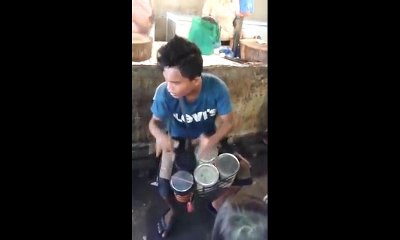 unik! pria ini mainkan gendang ala house music, ngebit