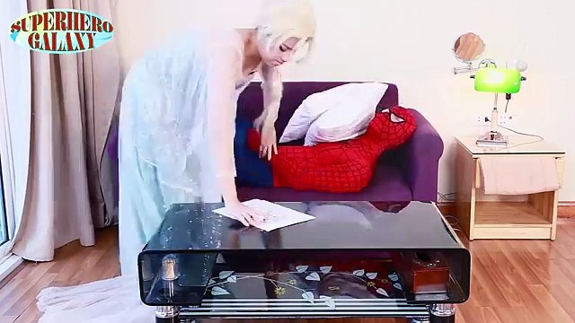 Frozen Elsa Hulk POOP Prank! w/ Spiderman Joker Baby Doll Rapunzel Snow White Superman IRL