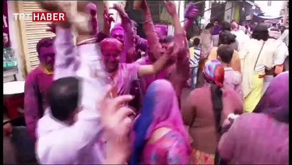 Hindistan'dan rengarenk bahar kutlaması