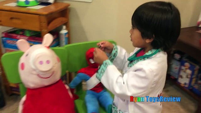 Doc McStuffins Ryan Twin Babies Check Up Gives Tummy needle Shot and farting baby