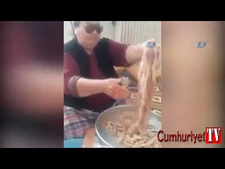 Mumbar dolmasıyla Nusret taklidi yaptı, fenomen oldu