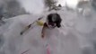 Ce skieur piégé dans une avalanche filme toute la scene.