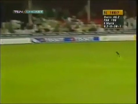 یہ ہوتا ہے میچ کیا کھلاڑی تھے کیا جوش تھا ، کیا جذبہ تھابس جیت کے لئے کھیلتے تھے ..آخری بال تک لڑتے تھے ..کہاں گئے