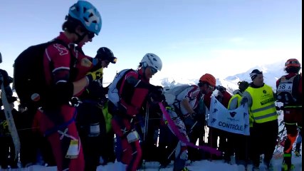 Pierra Menta : les coureurs accueillis par la foule au col de la Forclaz