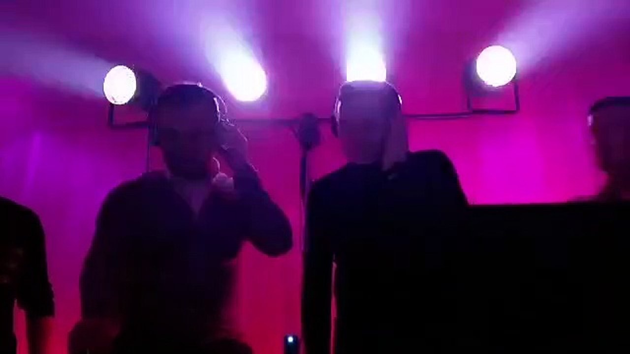 Ministri dhe deputeti i PS-së harbohen në party-n e të rinjve në Berat