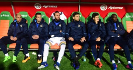 Fenerbahçe'de van der Wiel, Aatıf'ın Galibiyet Golüne Sevinmedi