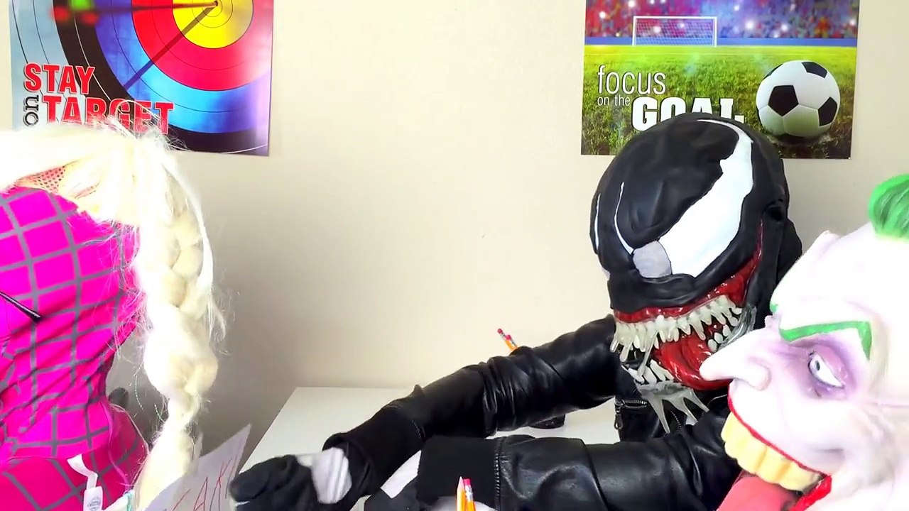 SPIDERMAN vs JOKER! Joker Poo Colored Balls w/ Pink Spidergirl Frozen Elsa - Fun Superhero