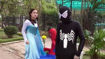 Джокер против замороженные Эльза против девушка-летучая мышь реальная жизнь супергерой человек-паук Дети весело Эльза похищенный