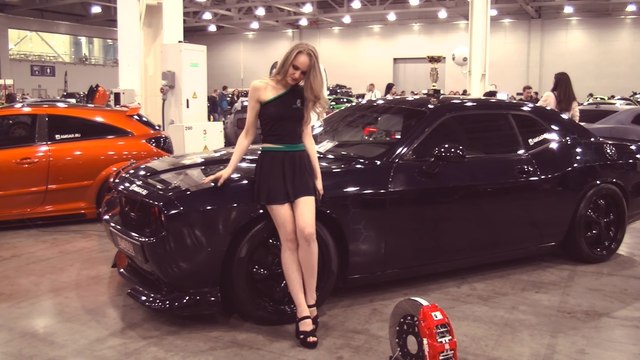 Идентификация девушек с автовыставки через FindFace