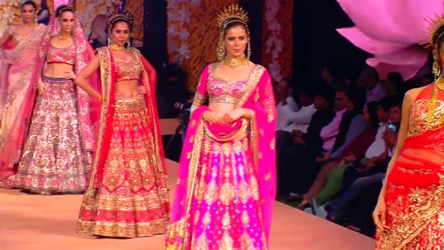 [HD] Aditi Rao Hydari Sizzles The Ramp Blenders Pride Fashion Tour 2014