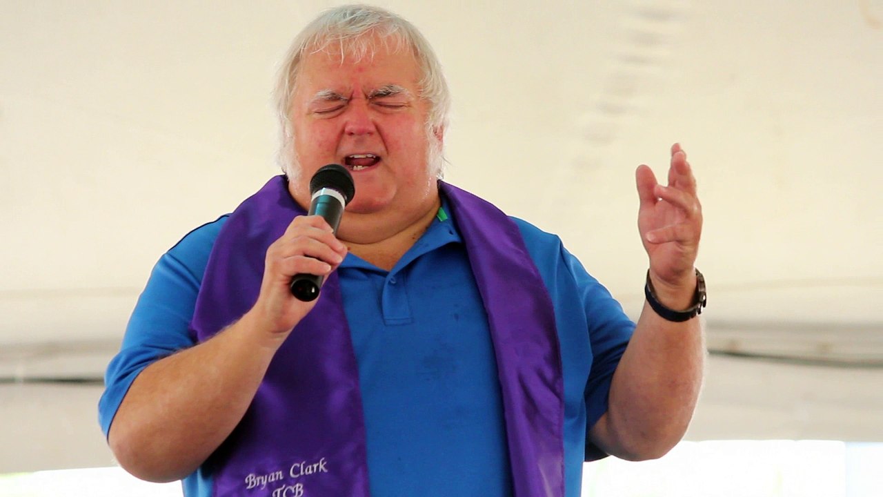 Bryan Clark sings 'How Great Thou Art' part 2 Elvis Week 2016