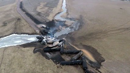 Etats-Unis : le déraillement d'un train transportant de l'éthanol provoque un immense incendie