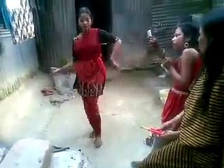 গাঁও গ্রামের মেয়েরা পিছিয়ে নেই এইটা কি দেখলাম আমি টাস্কি খেয়ে গেলাম আপনি দেখুন ভাল লাগলে লাইক করুন