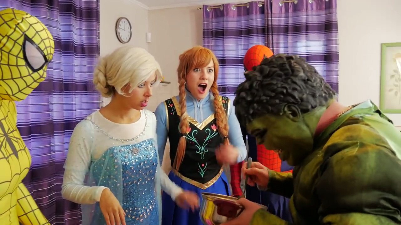 Elsa and th BIG ASS Pink SpiderGirl! w/ Spiderman Frozen Anna Hulk Deadpool In Real Life