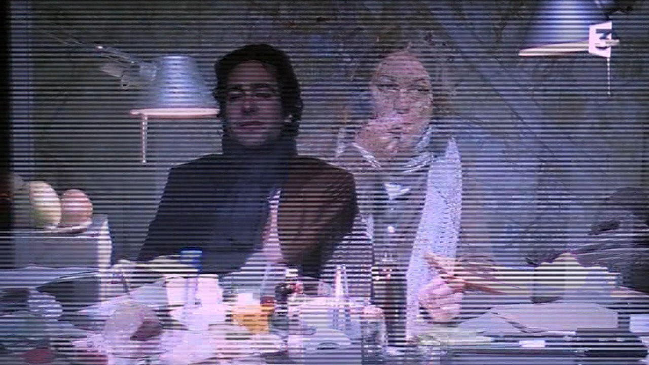 Kommissar Rex : "Rex participe au bain de pieds,comme ses maitres"